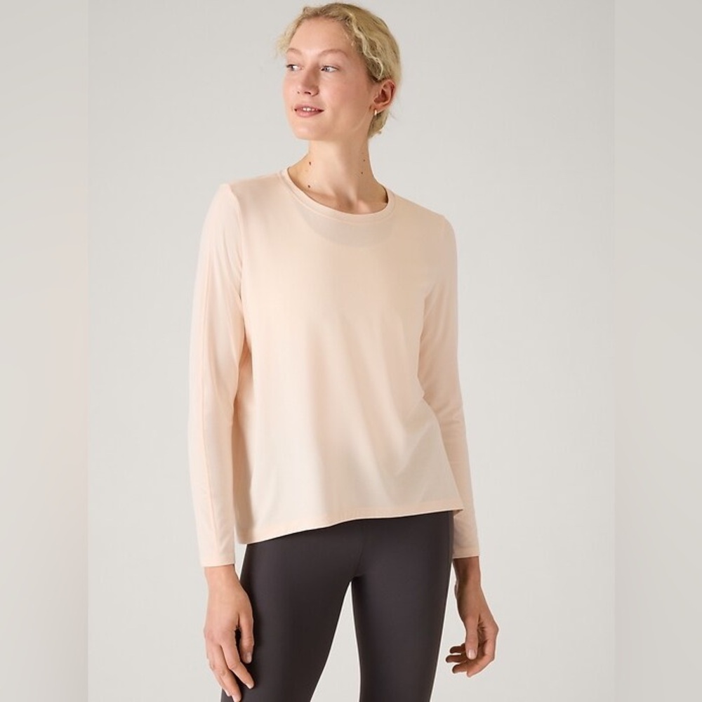 Athleta Women’s With Ease Shirt Size Medium Cream/Butter Color Lightweight Flowy